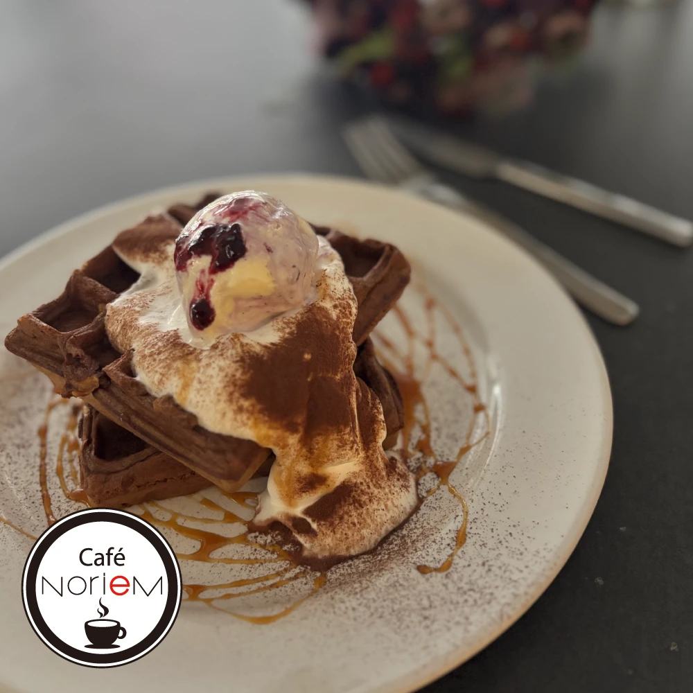 ホワイトチョコとベリーのワッフル 1